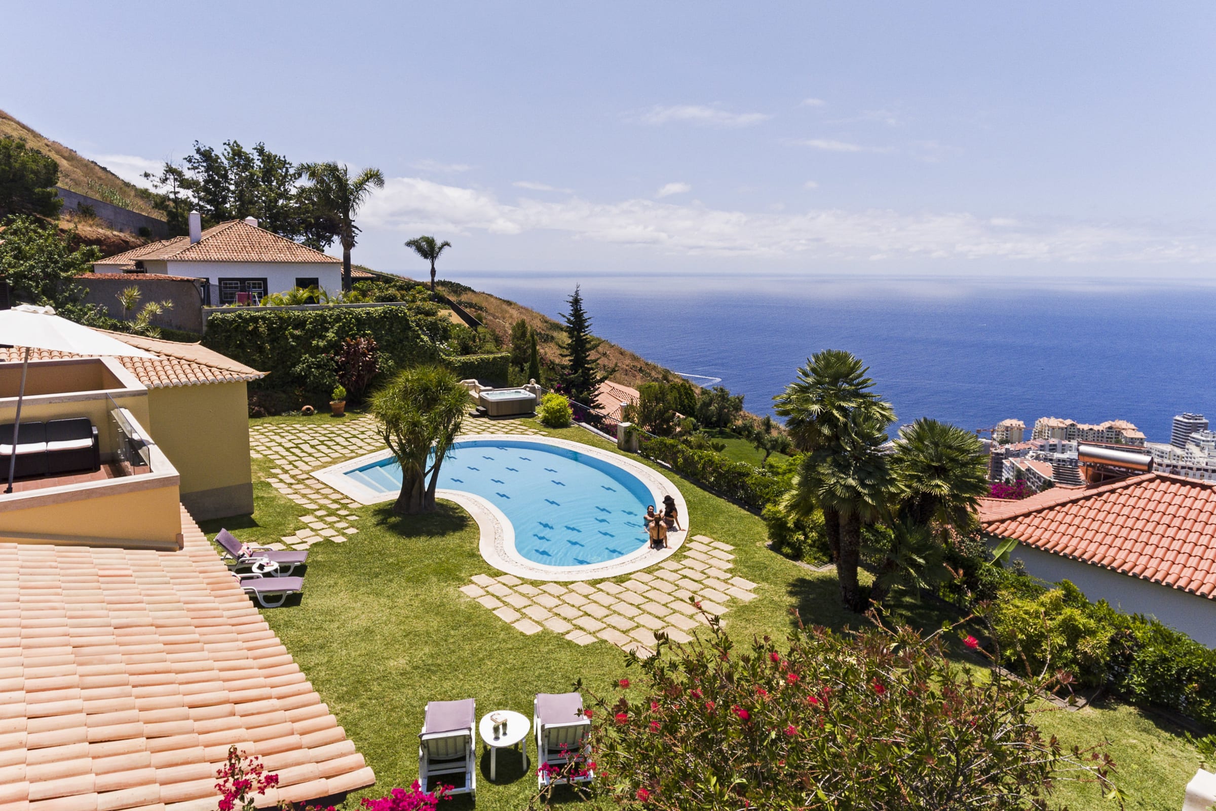 Бассейн с видом на Атлантику